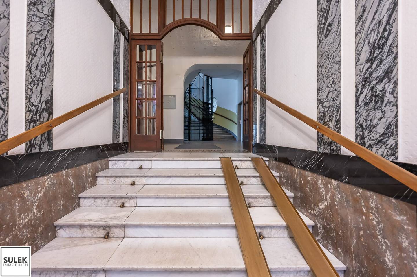 ** vis à vis Wien Mitte / The Mall: klimatisierte, modernisierte Büroräumlichkeiten ab sofort **