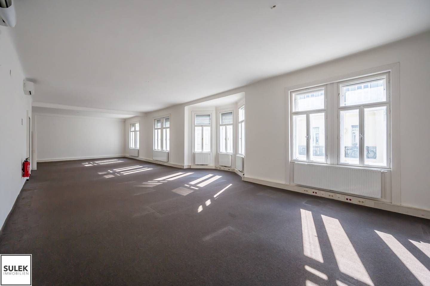 ** vis à vis Wien Mitte / The Mall: klimatisierte, modernisierte Büroräumlichkeiten ab sofort **