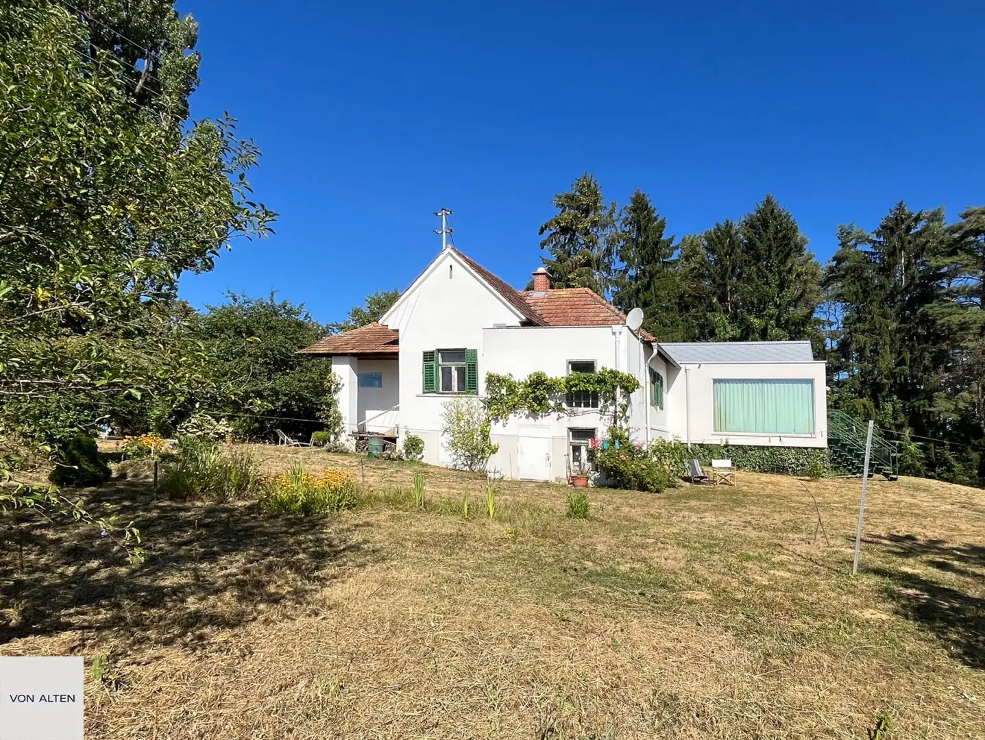Character house with design ambitions on a generous plot
