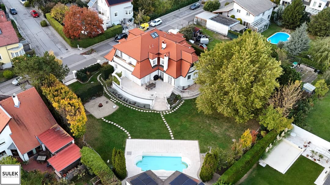 Traumhafte Villa in Laxenburg mit großer Gartenanlage, Pool und Sauna