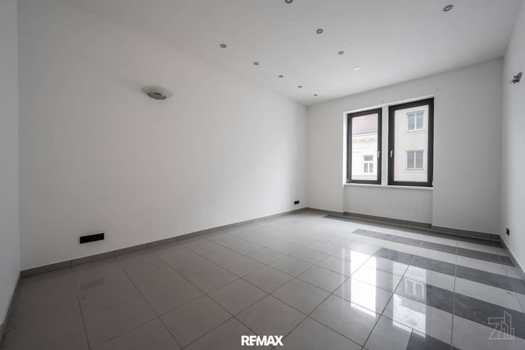 Wohnung im modernisierten Altbau mit Einbauküche