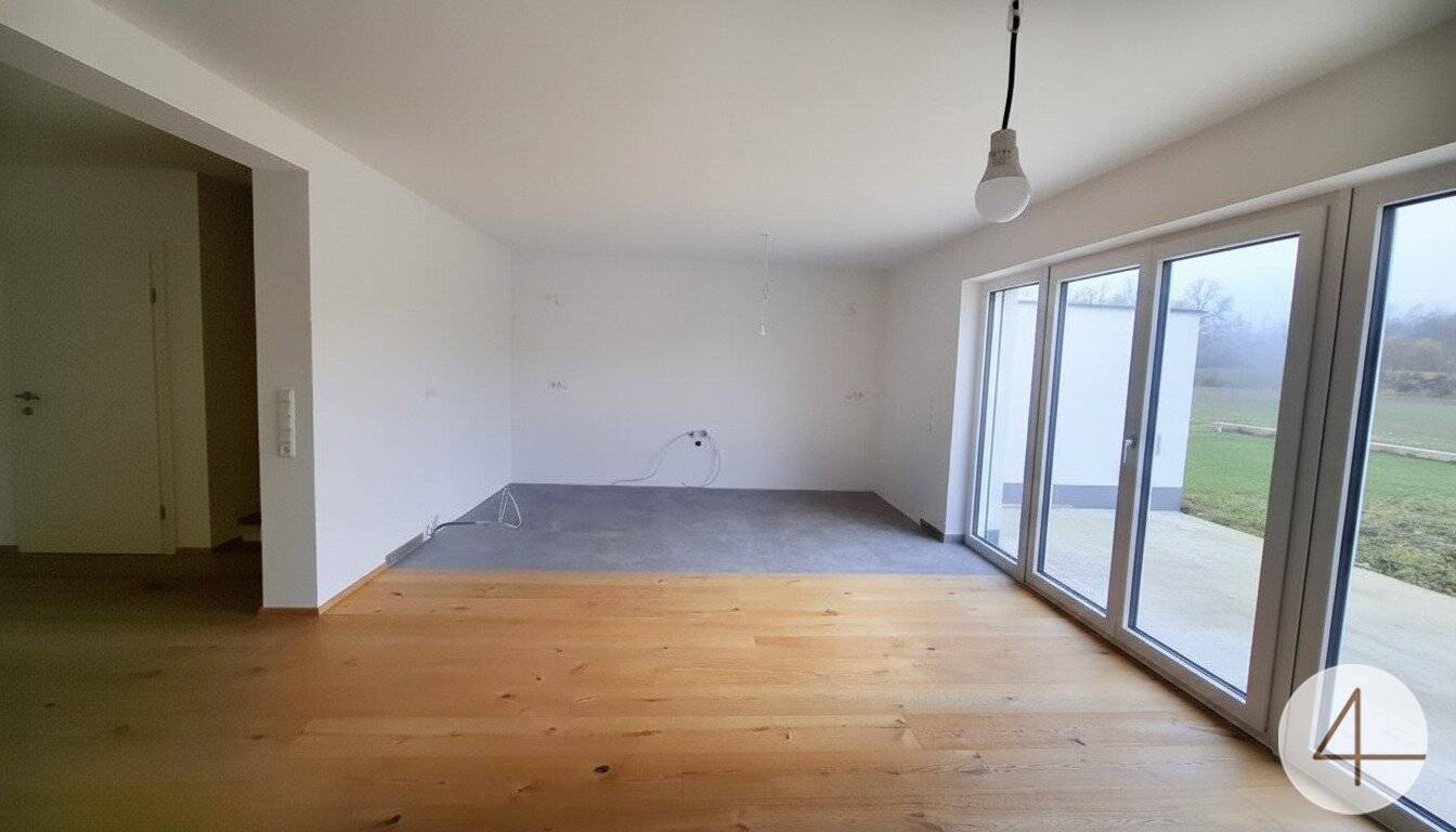 Semi-detached house in a quiet residential development