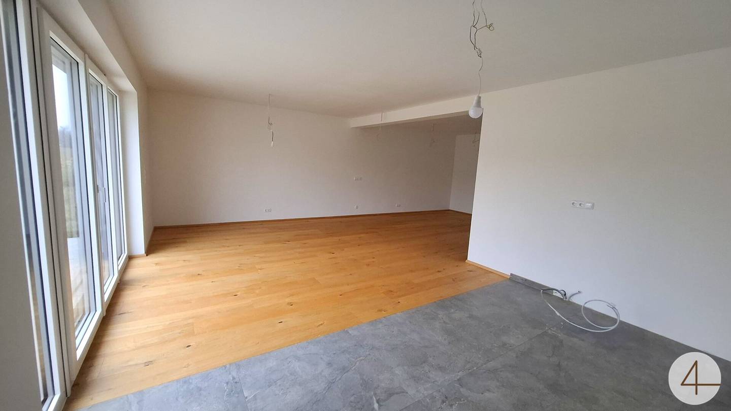 Effiziente neuwertige Doppelhaushälfte in Wels, 130 m² Wohnfläche