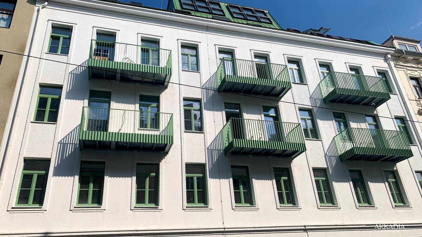 Renovated period apartment with studio/office underneath
