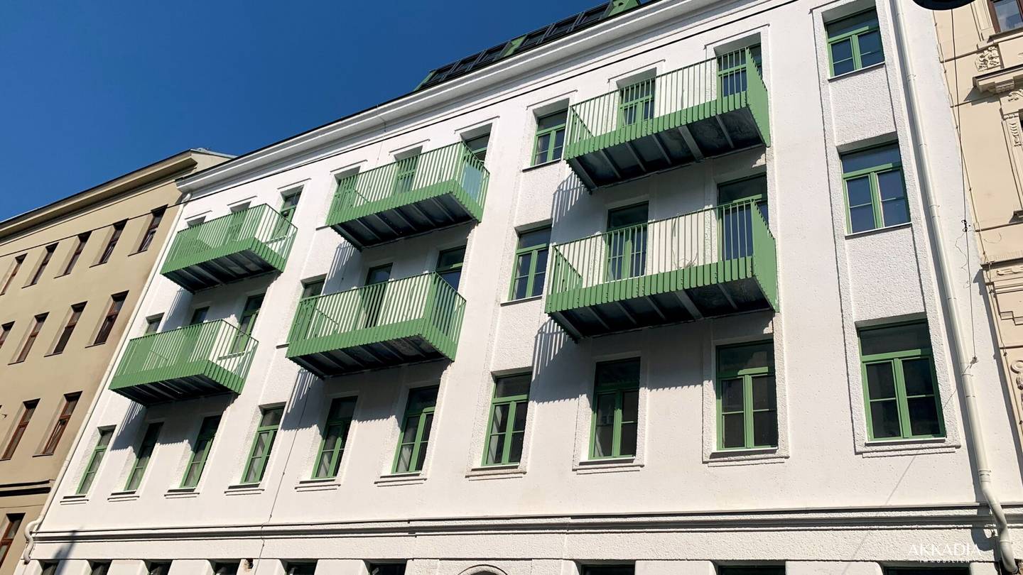 Renovated period apartment with studio/office underneath
