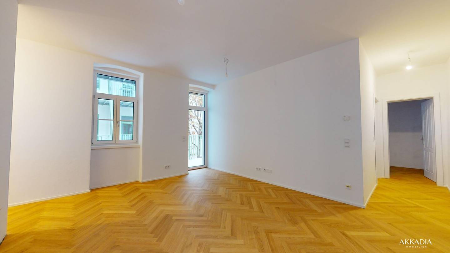 Courtyard-facing garden apartment with terrace I Turn-of-the-century building