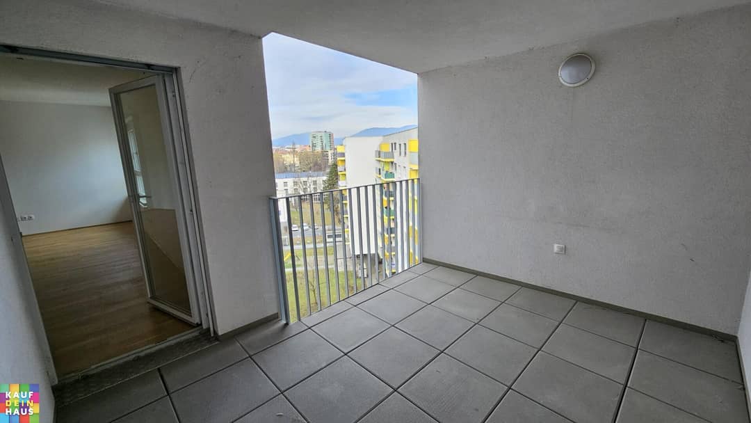 Apartment with loggia and open kitchen commission free