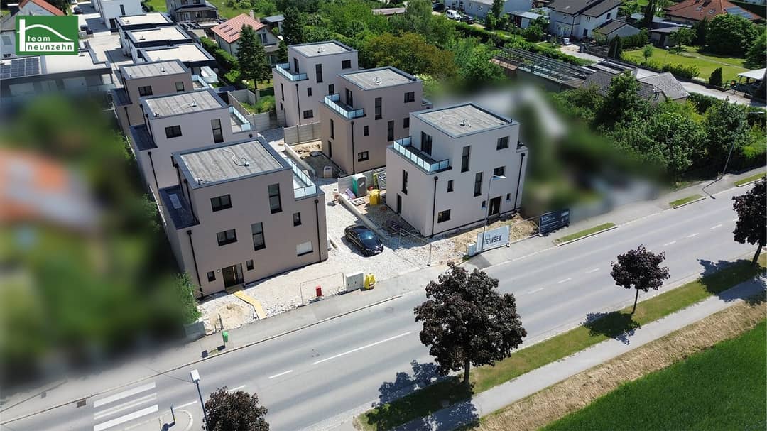 Modernes Einfamilienhaus mit Garten und Terrasse