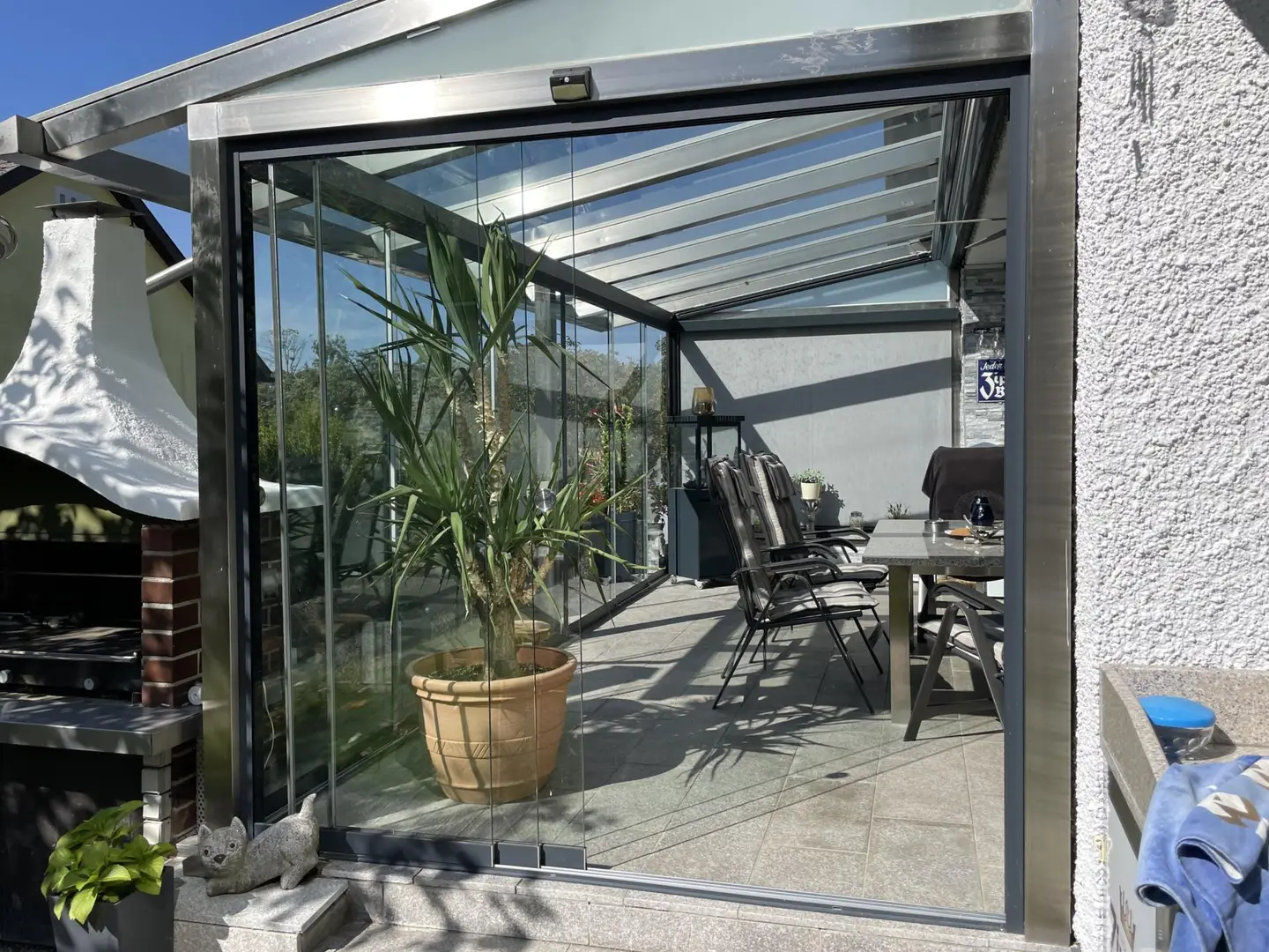 Haus in Niederneukirchen: 2 getrennte Wohneinheiten mit Wintergarten
