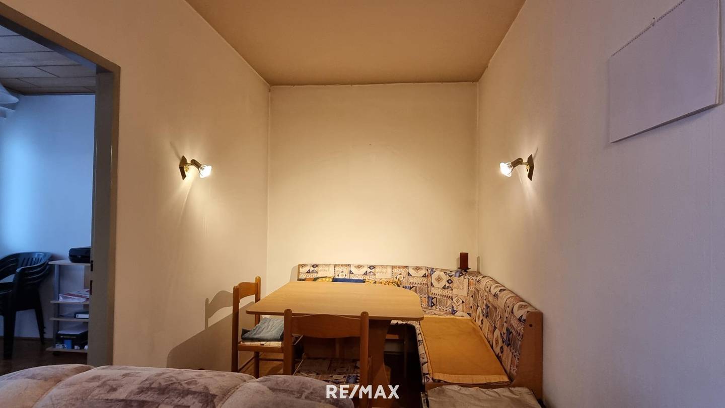 Wohnung mit Loggia und Mieteinnahmen