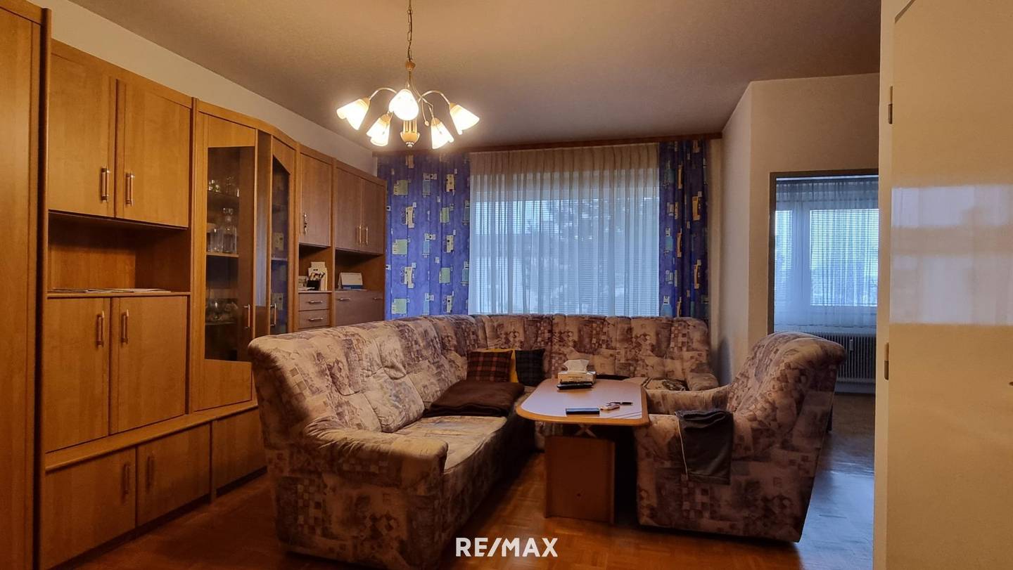Wohnung mit Loggia und Mieteinnahmen