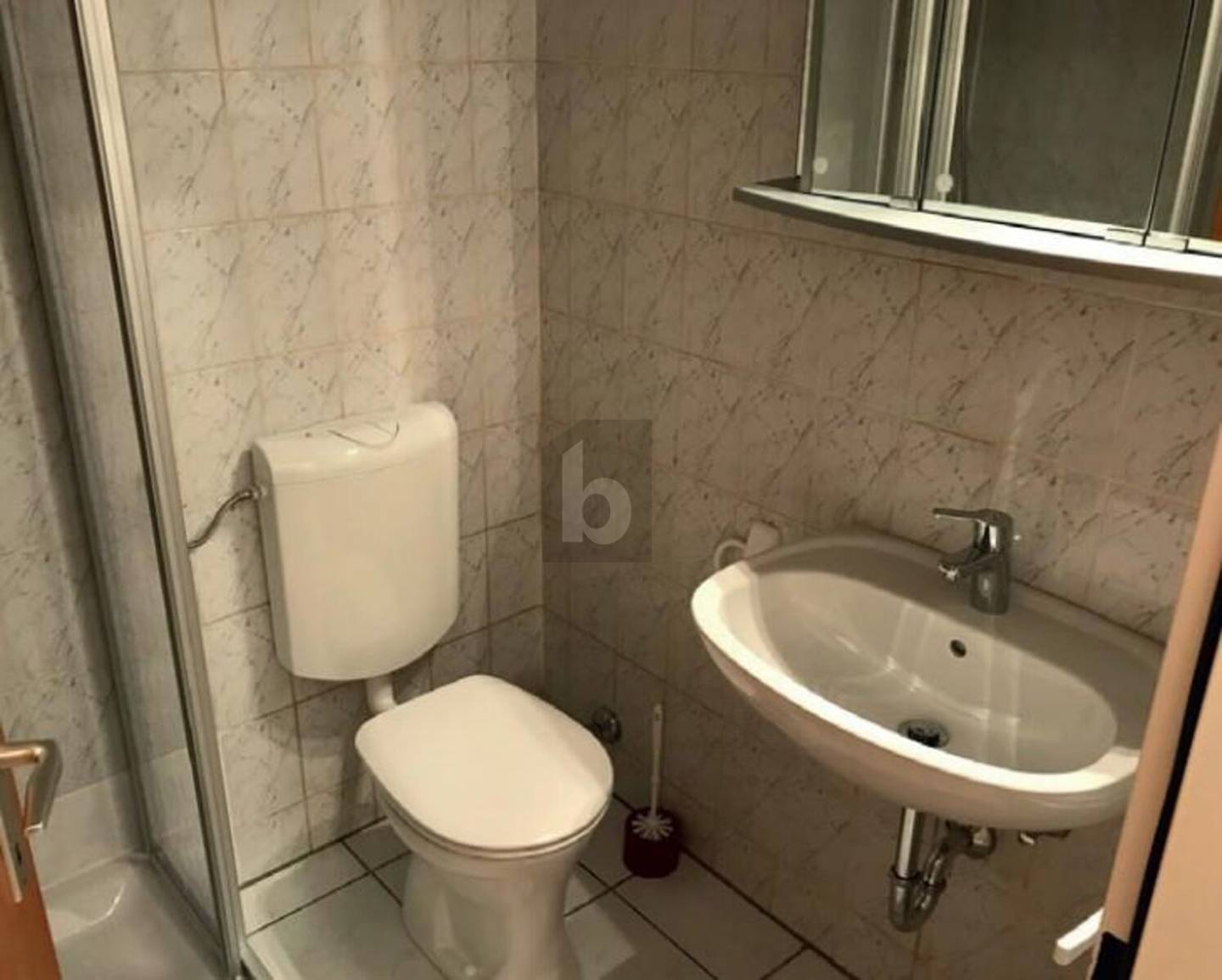 Fully furnished apartment with strong rental demand
