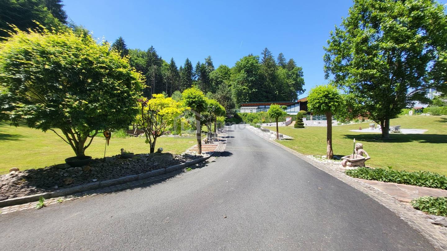 Verstecktes Luxusrefugium mit parkähnlichem Garten & privatem Wellnessbereich