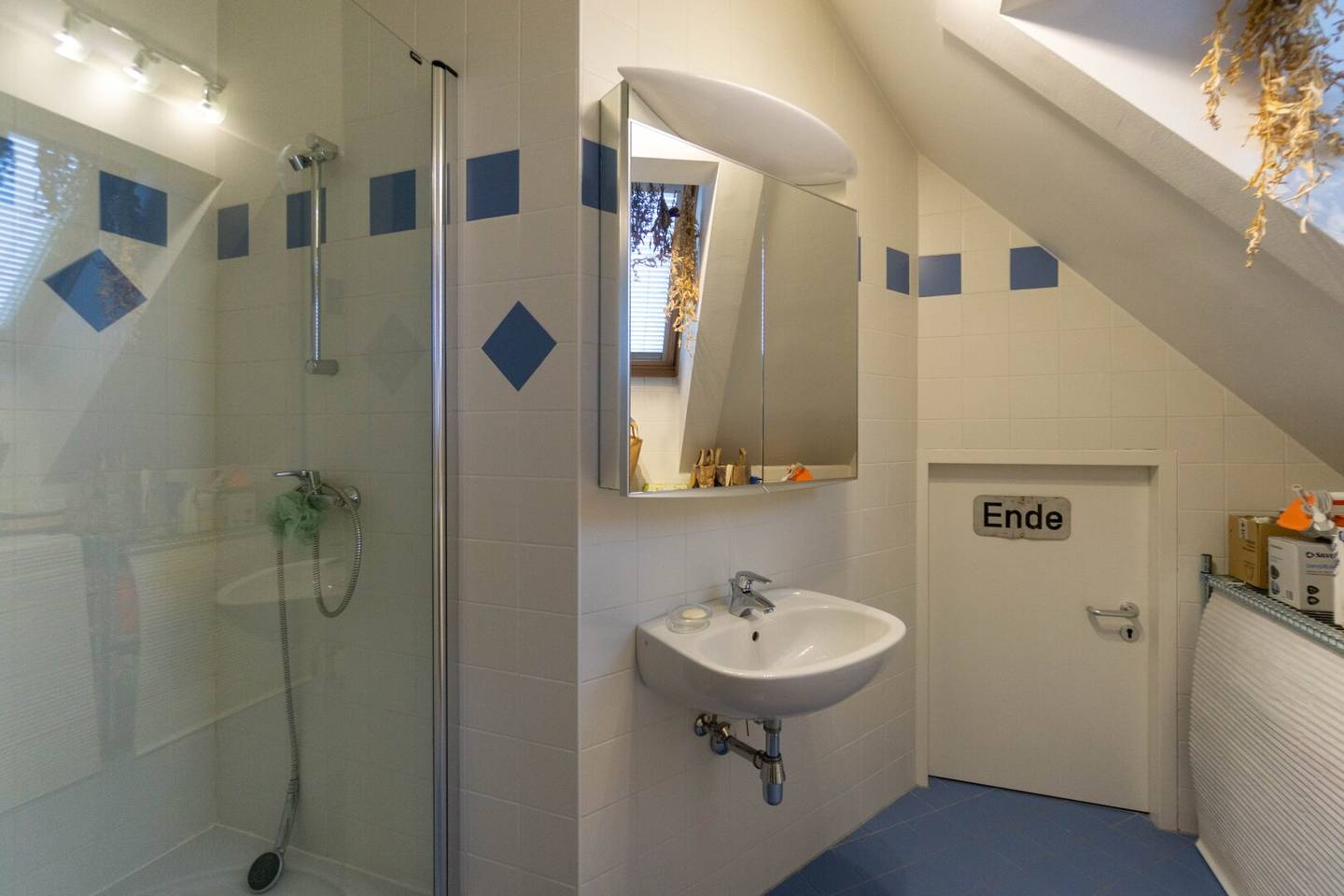 Attic apartment with sauna and two garage spaces