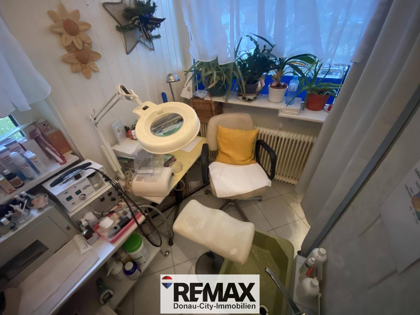 Kosmetiksalon in Purkersdorf, 80 m², 2 Stellplätze, mit Kundenstock