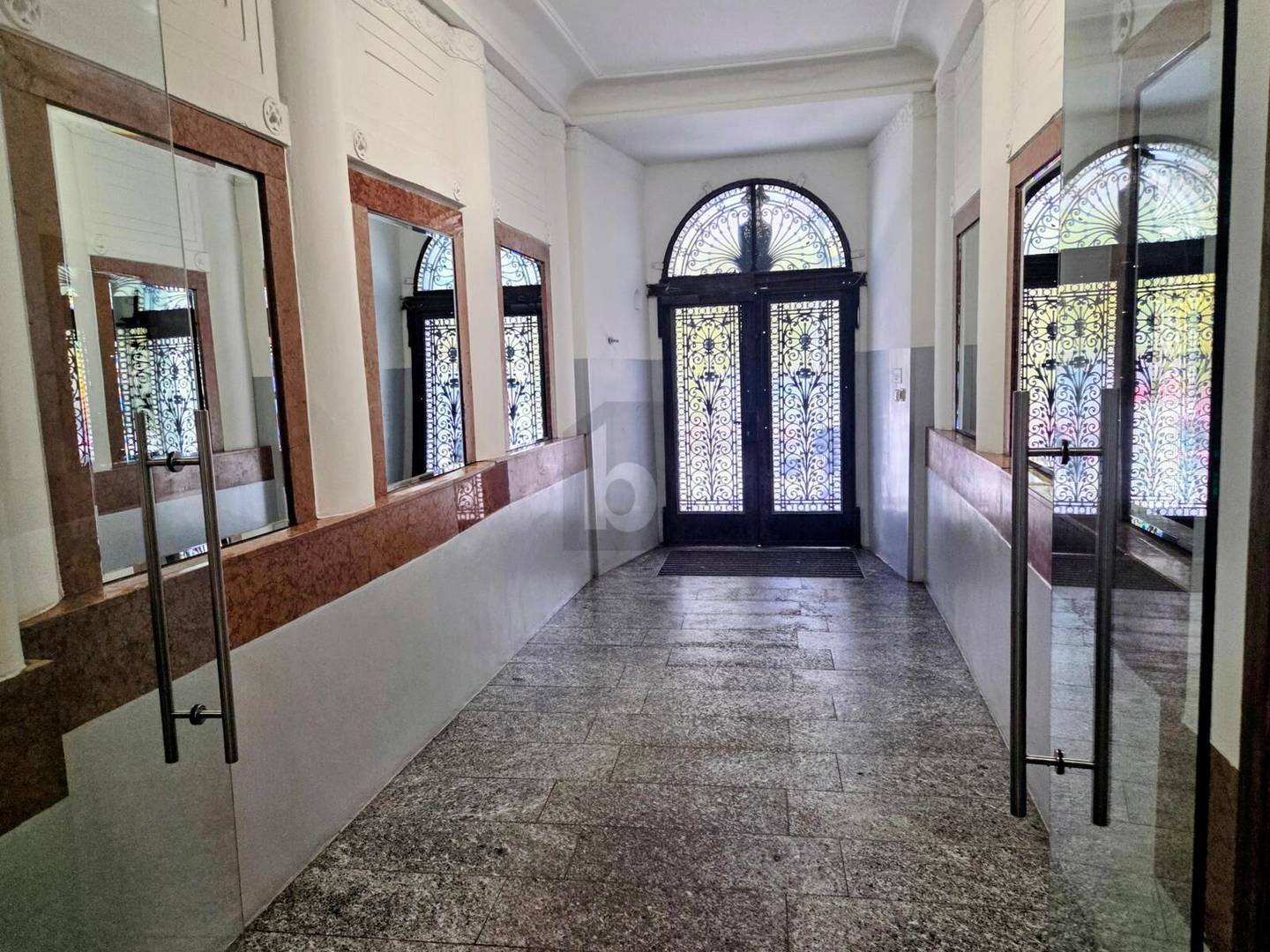 Komplett sanierte Erdgeschosswohnung mit Balkon