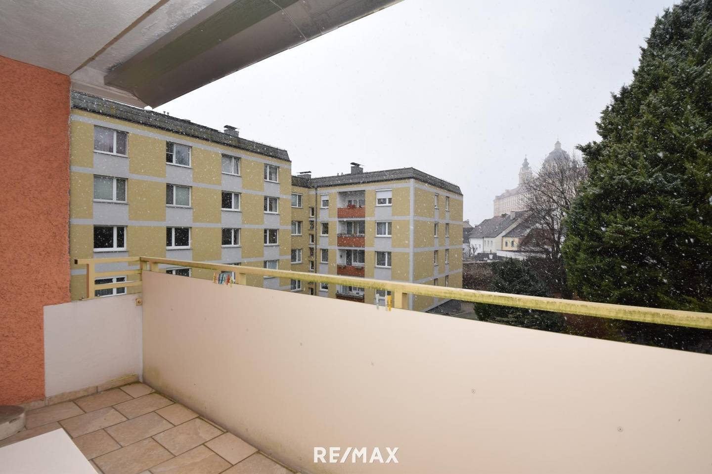 Apartment with spacious rooms two loggias and elevator
