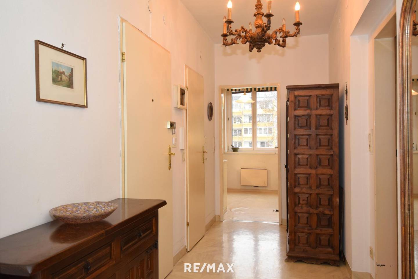 Apartment with spacious rooms two loggias and elevator