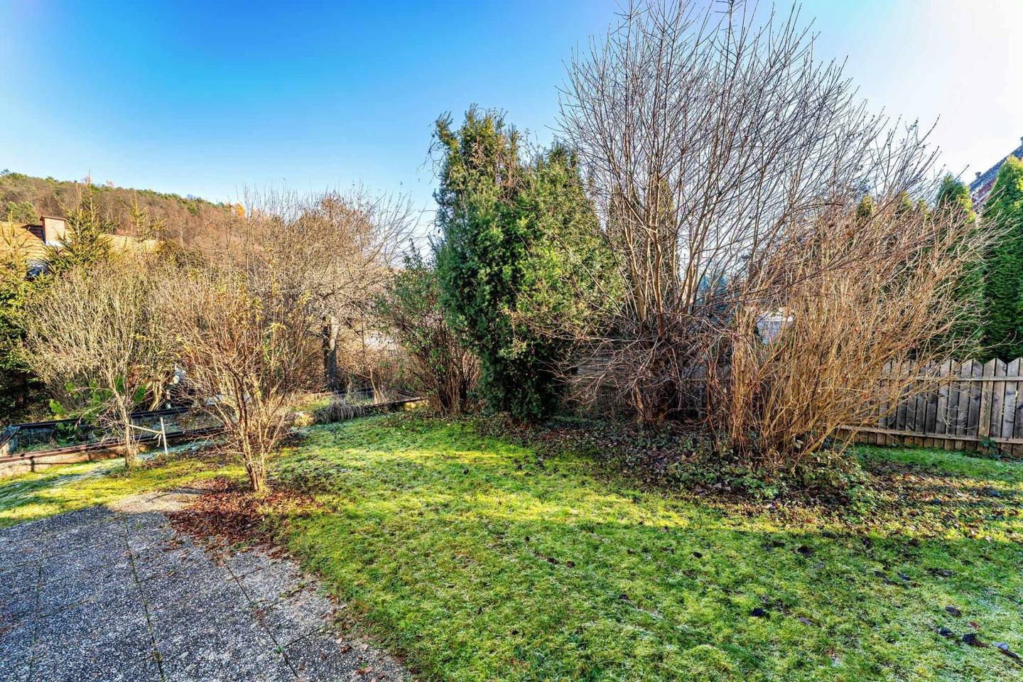 Quiet building plot in a good location with existing building