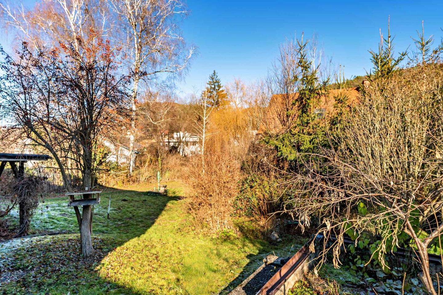 Quiet building plot in a good location with existing building