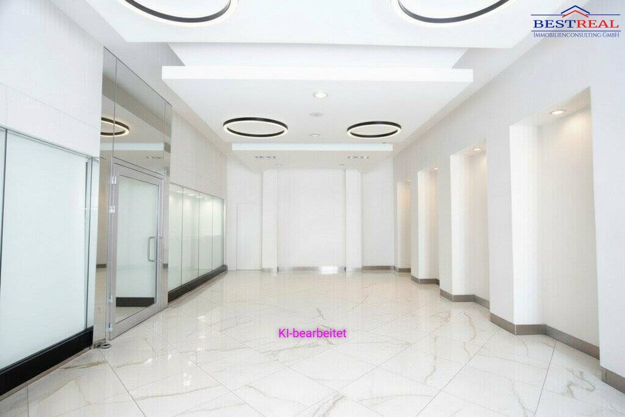 Boutique in top location with large display front