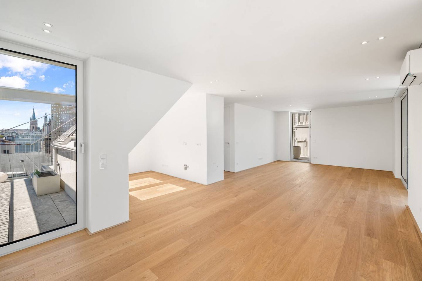 Brand new apartment with generous terraces