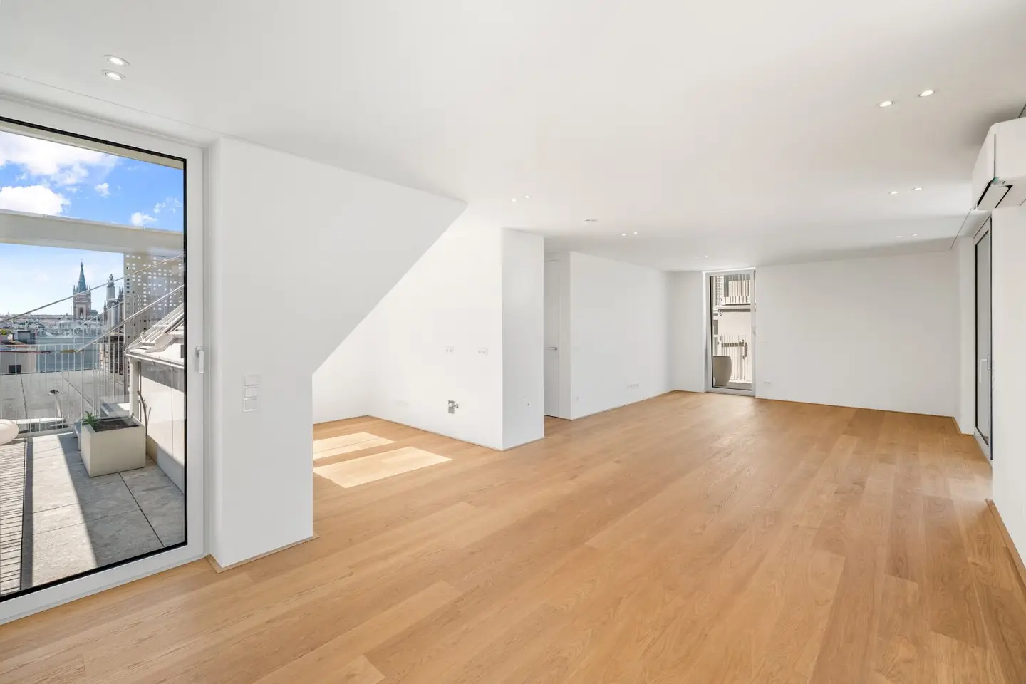 Brand new apartment with generous terraces