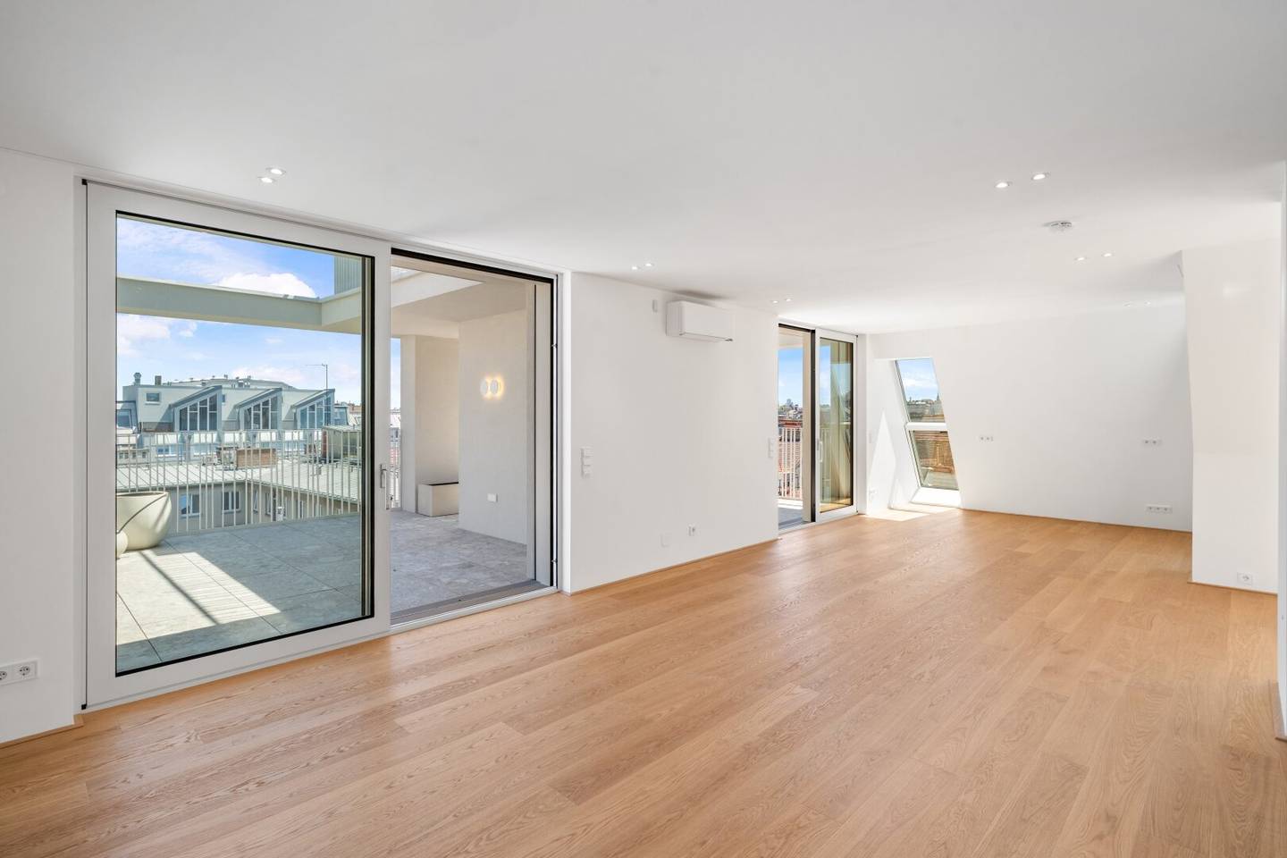 Brand new apartment with generous terraces