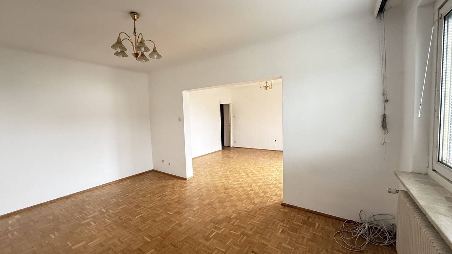 Two adjacent apartments with a through opening: 6 room apartment in 1190 Wien with balcony and two loggias