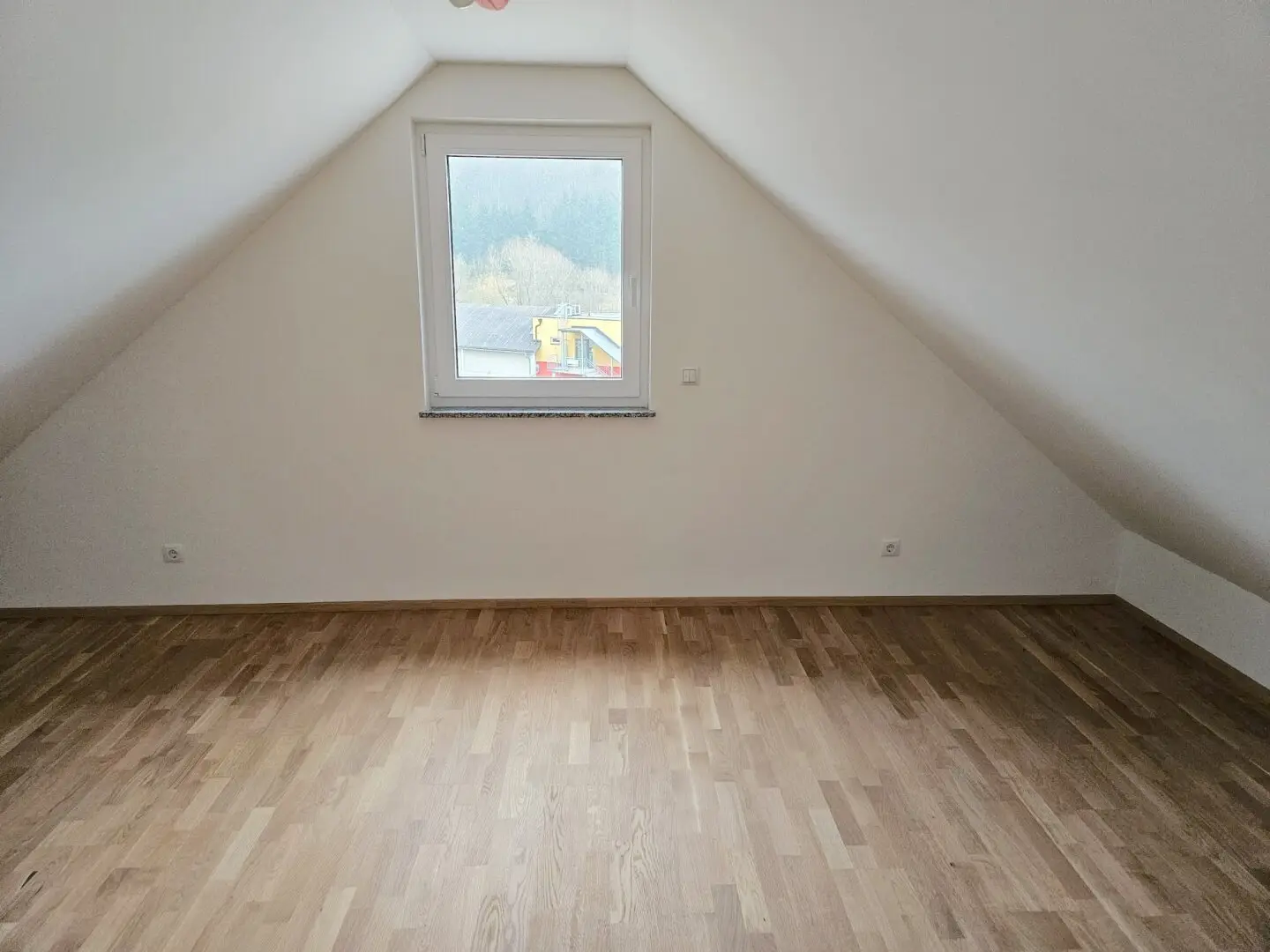 Sonnige 2 Zimmer Wohnung mit Wohnküche