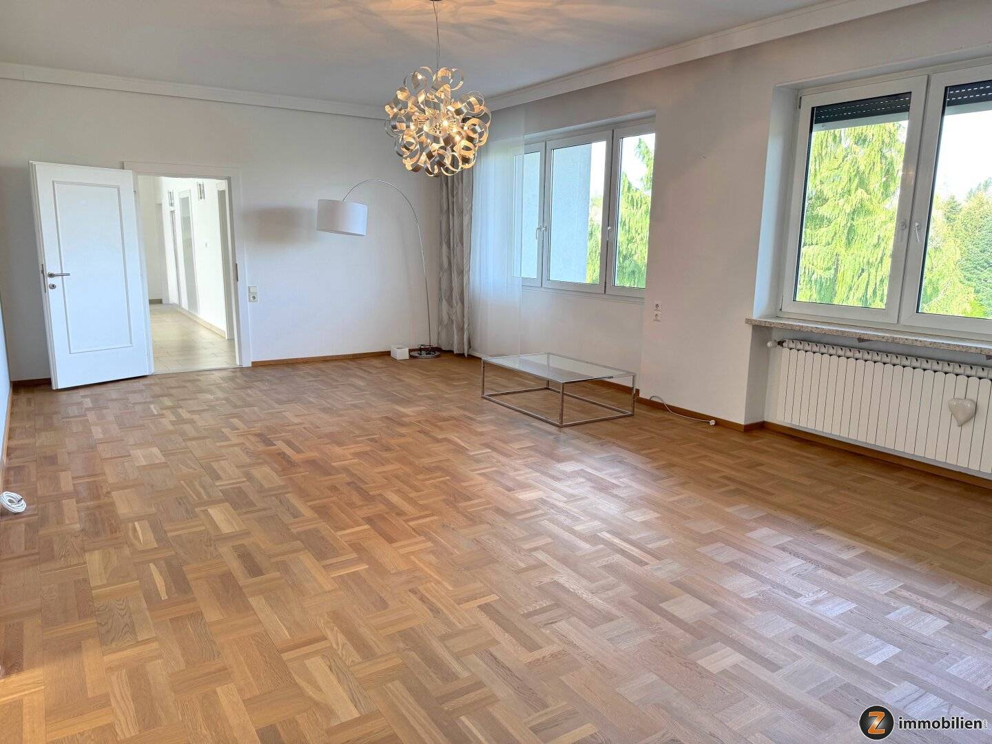 Zinshaus in Stegersbach: vermietete Wohnung + Büroräume, Garagen & Pool
