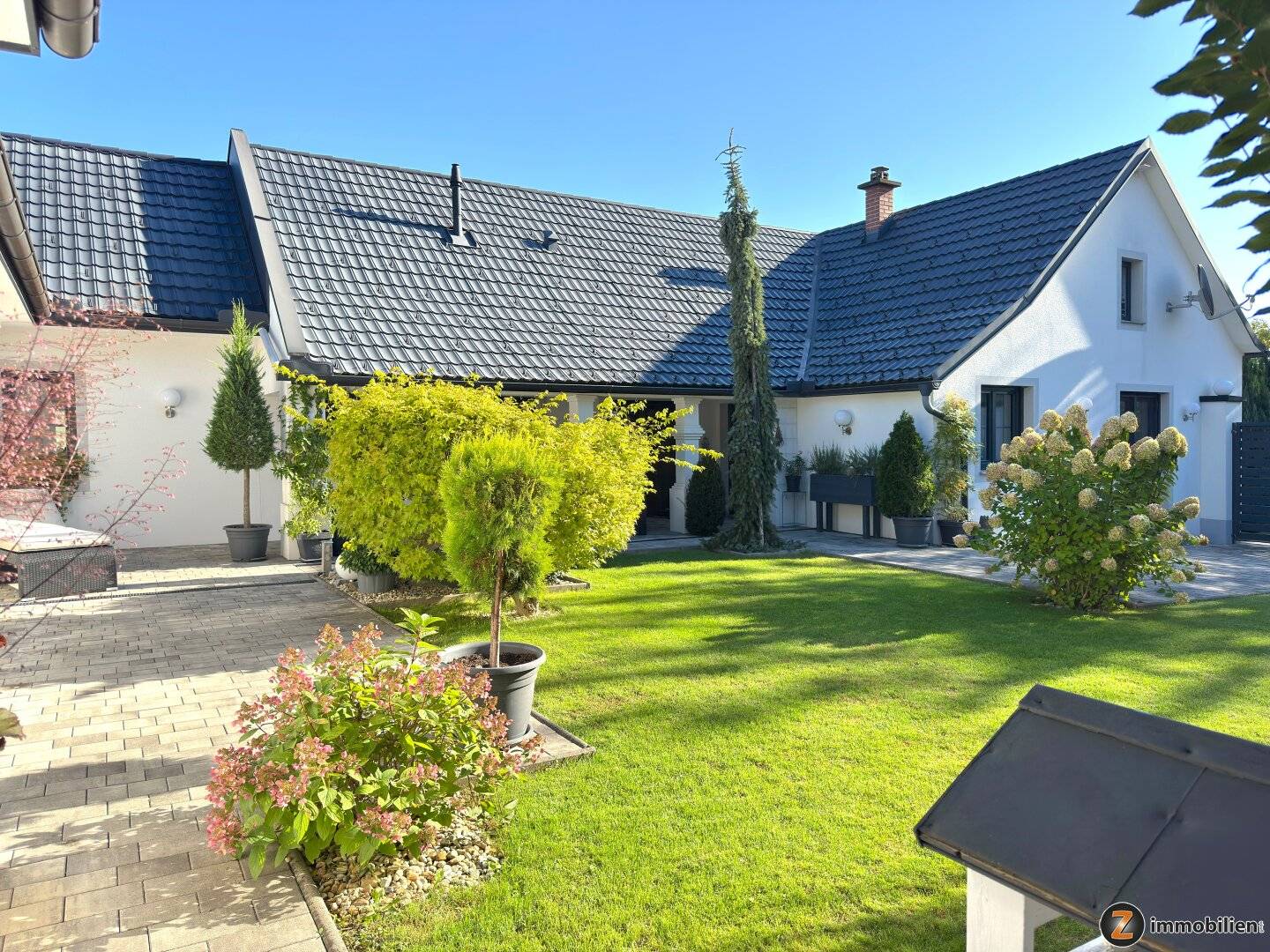 Modernes Haus in Stegersbach mit zwei barrierefreien Wohneinheiten