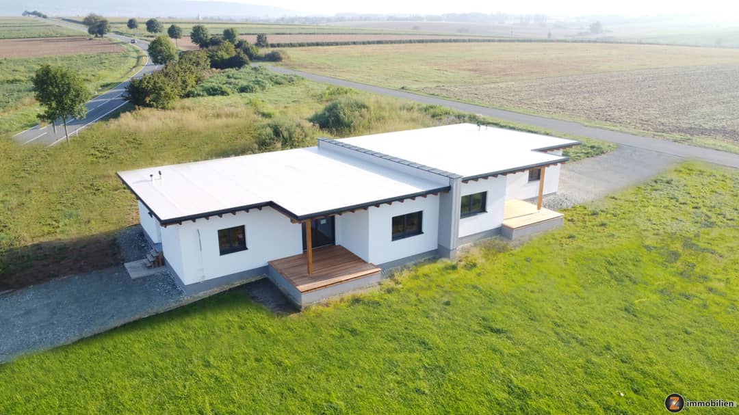 Belagsfertige Doppelhaushälfte in Schandorf: 106 m² Wohnfläche, Carport
