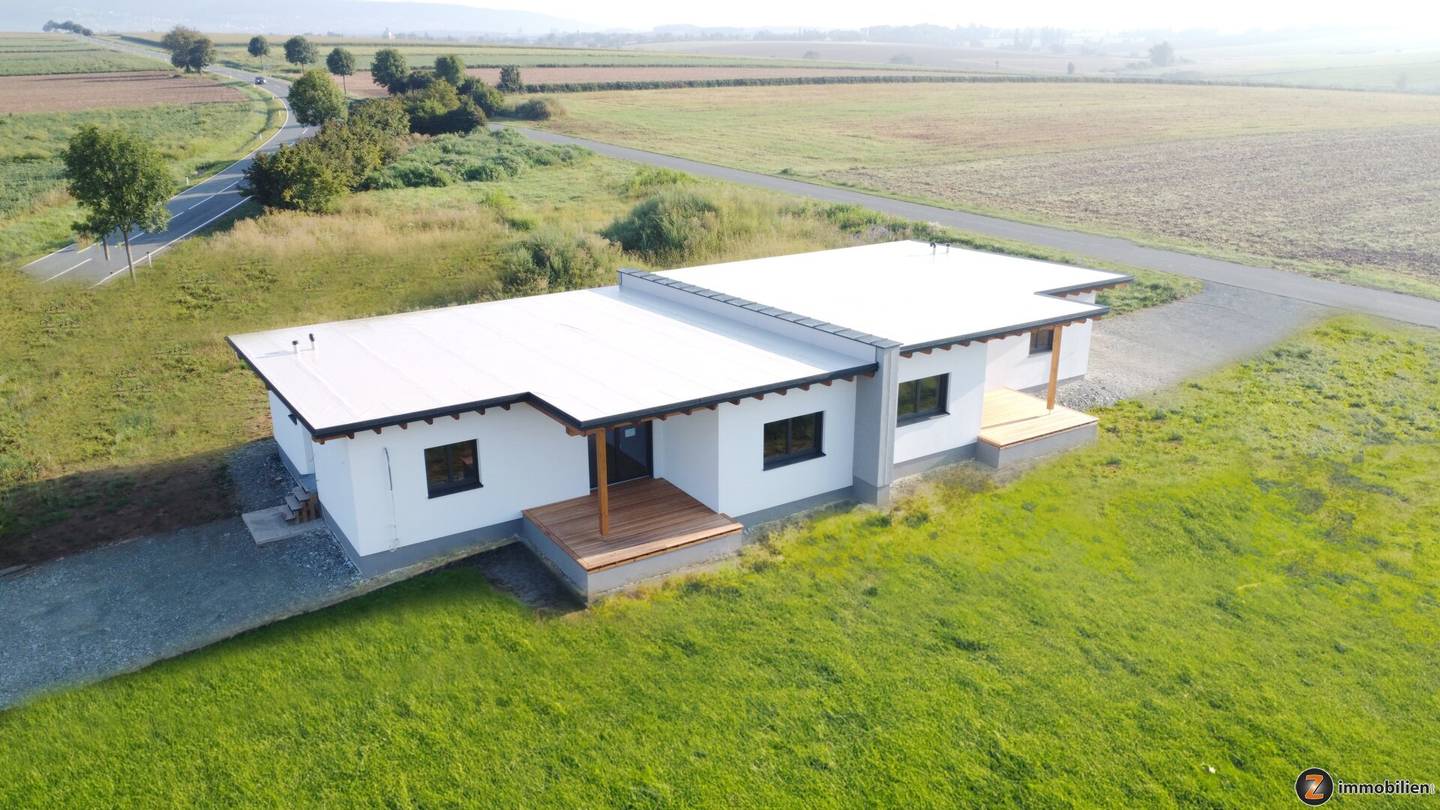 Belagsfertige Doppelhaushälfte in Schandorf: 106 m² Wohnfläche, Carport