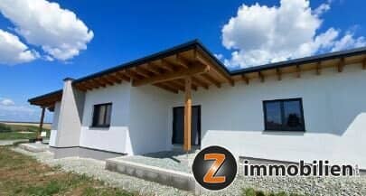 Belagsfertige Doppelhaushälfte in Schandorf: 106 m² Wohnfläche, Carport