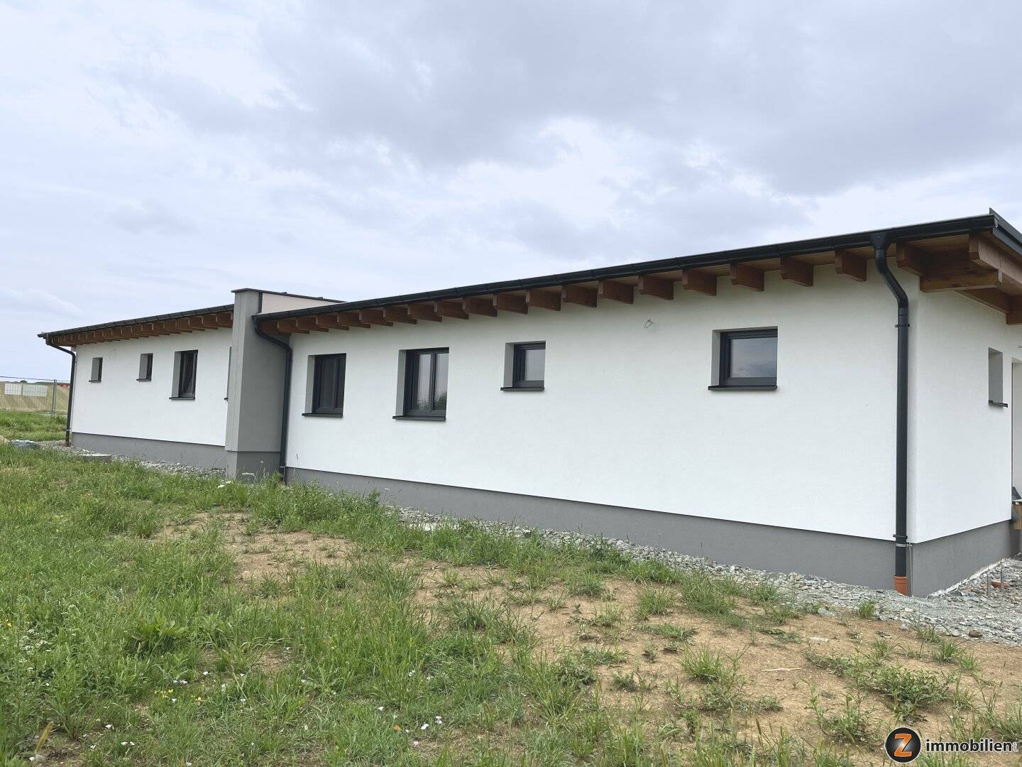 Belagsfertige Doppelhaushälfte in Schandorf: 106 m² Wohnfläche, Carport