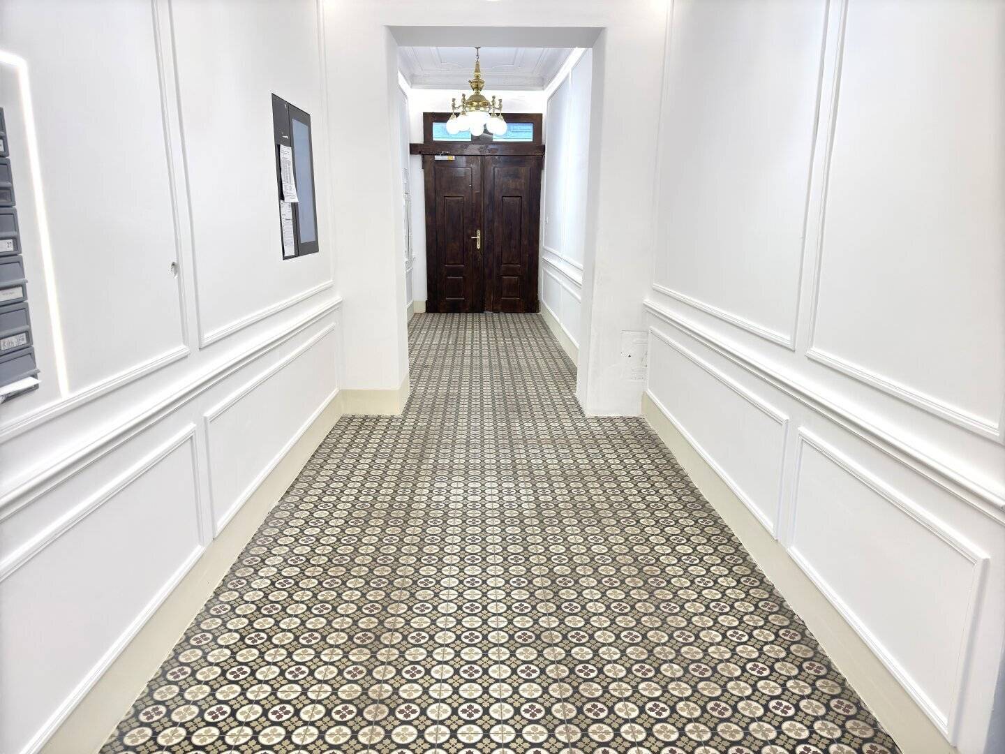 Apartment near Augarten with design potential