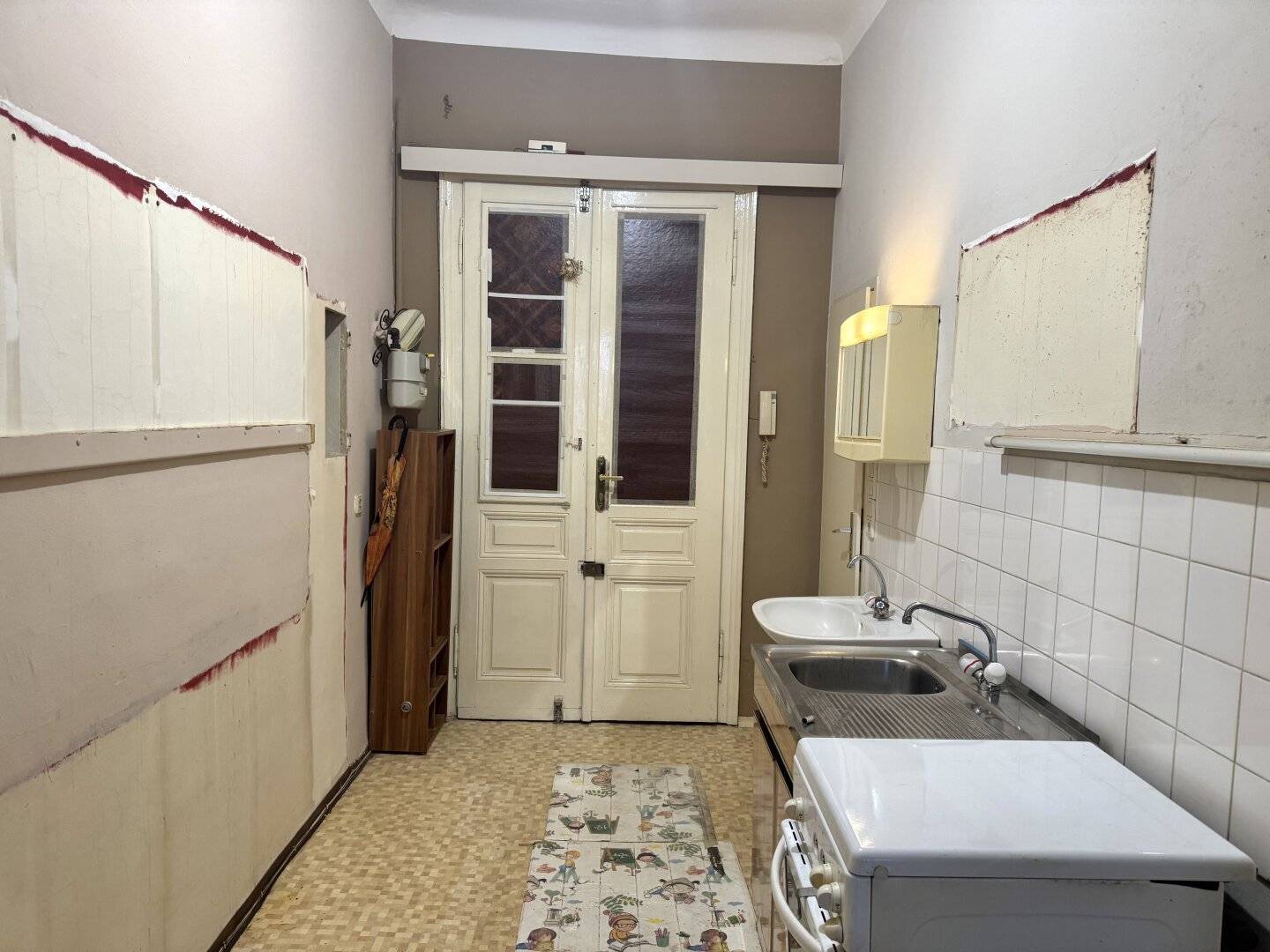 Apartment near Augarten with design potential