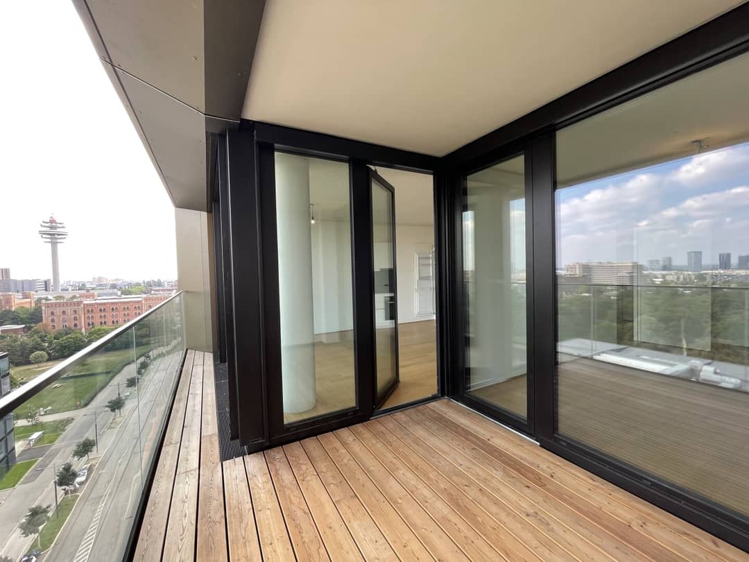 Helle Wohnung mit Loggia und Parkett in zentraler Lage