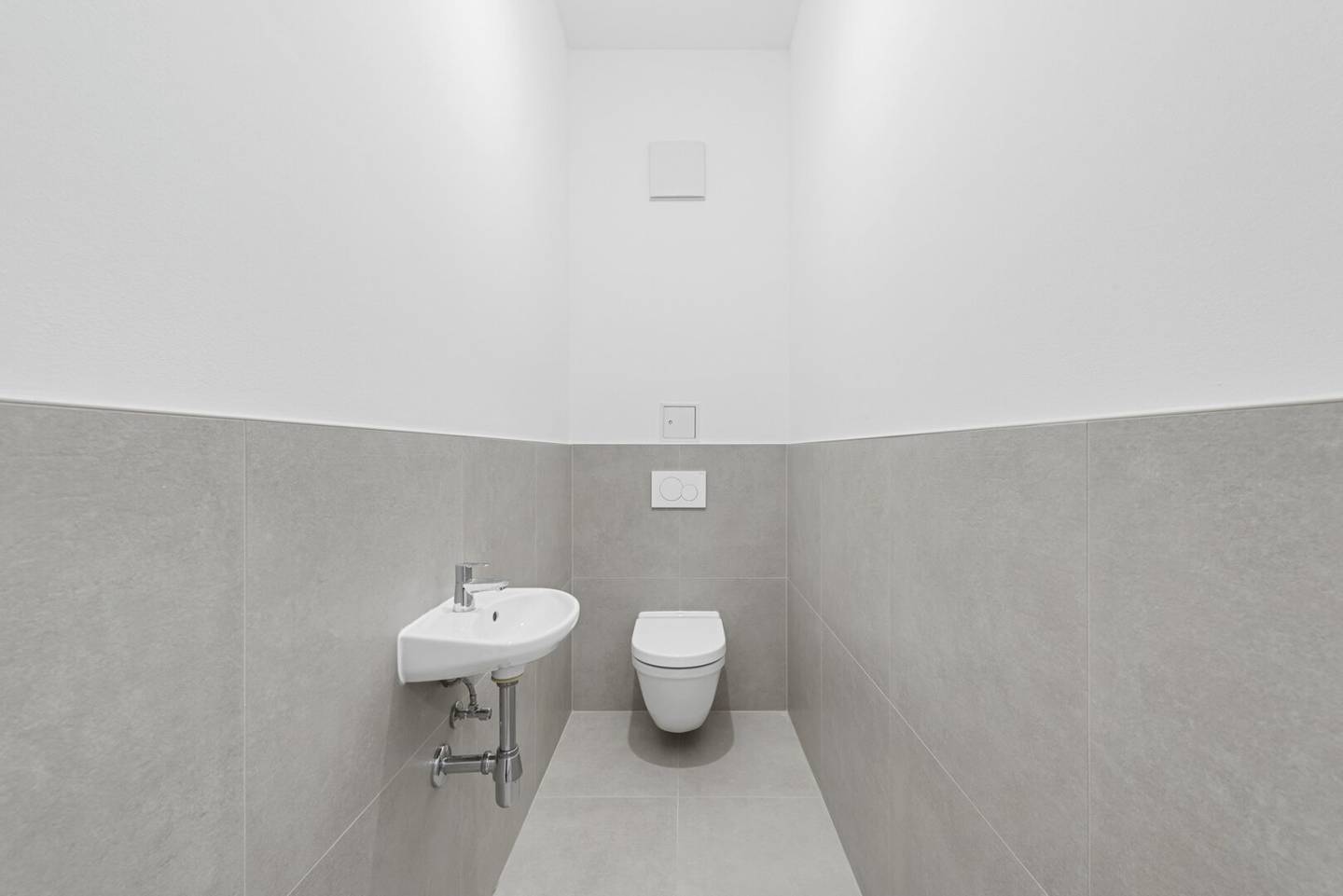 Renovated 2-room old building apartment with charm in 1100 Vienna border 1050 Vienna