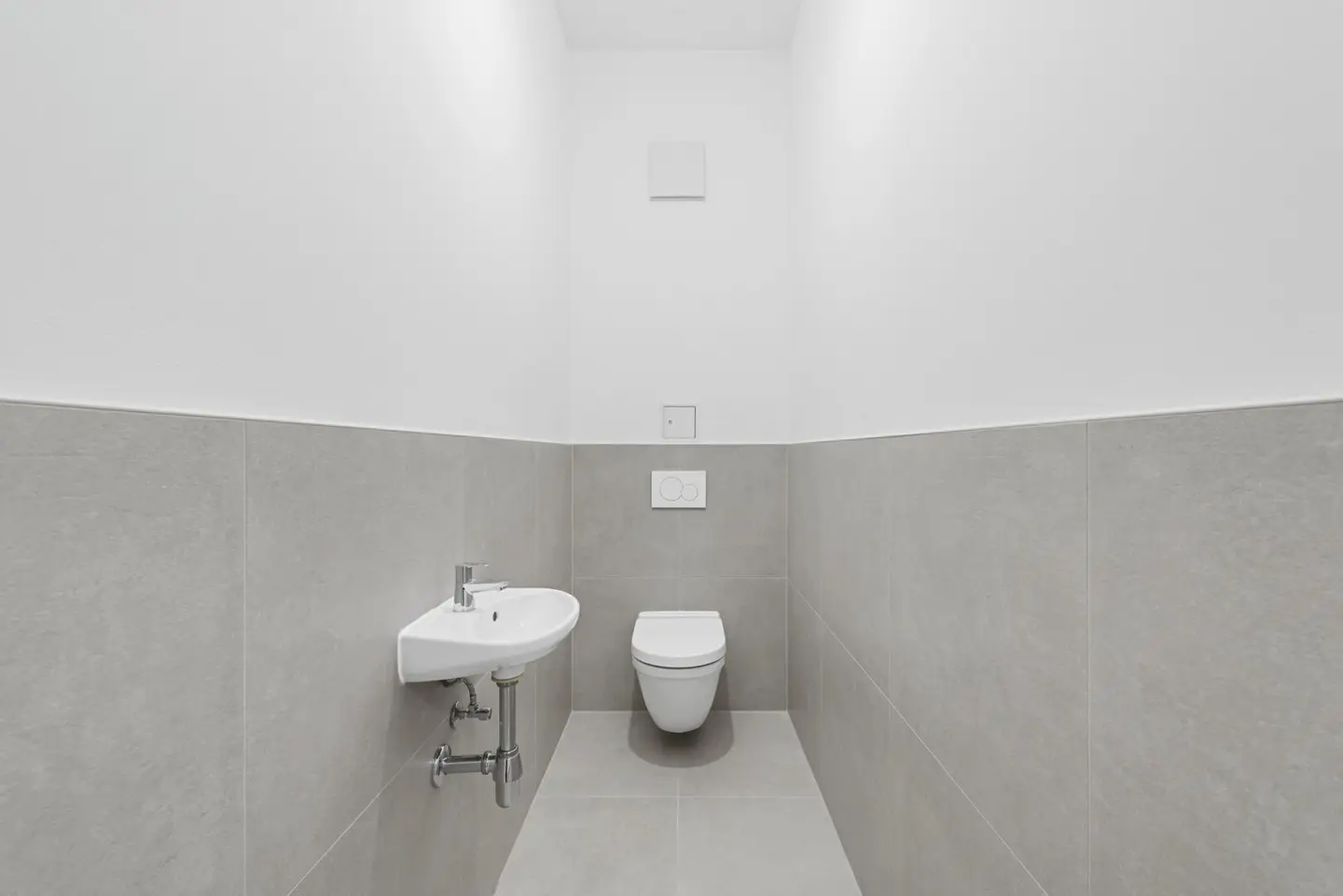 Renovated 2-room old building apartment with charm in 1100 Vienna border 1050 Vienna