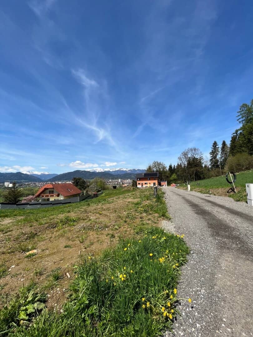 712 m² großer Baugrund im Grünen mit Bergpanorama