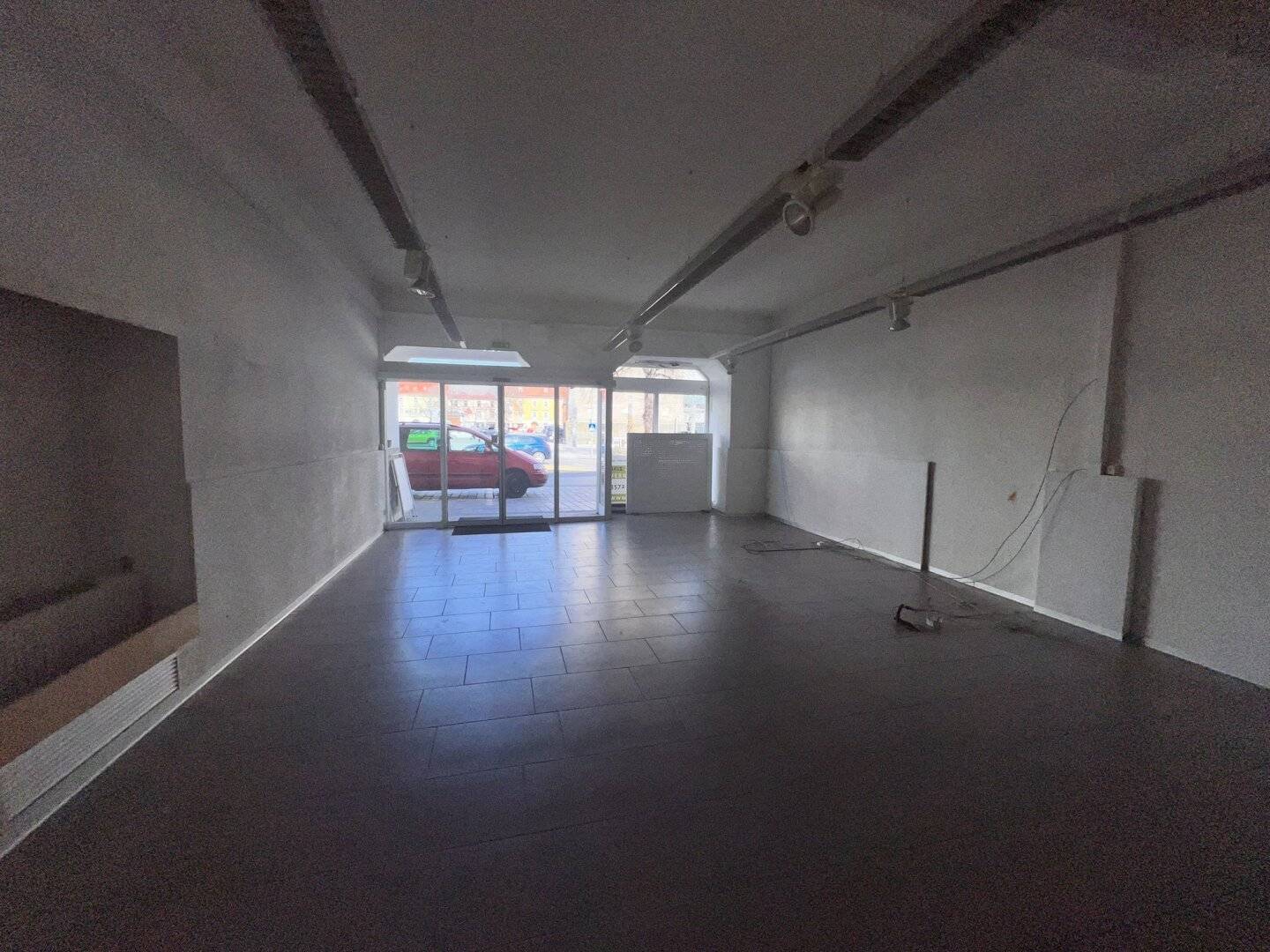 222 m² Erdgeschäftslokal am Hauptplatz Judenburg – helle Räume