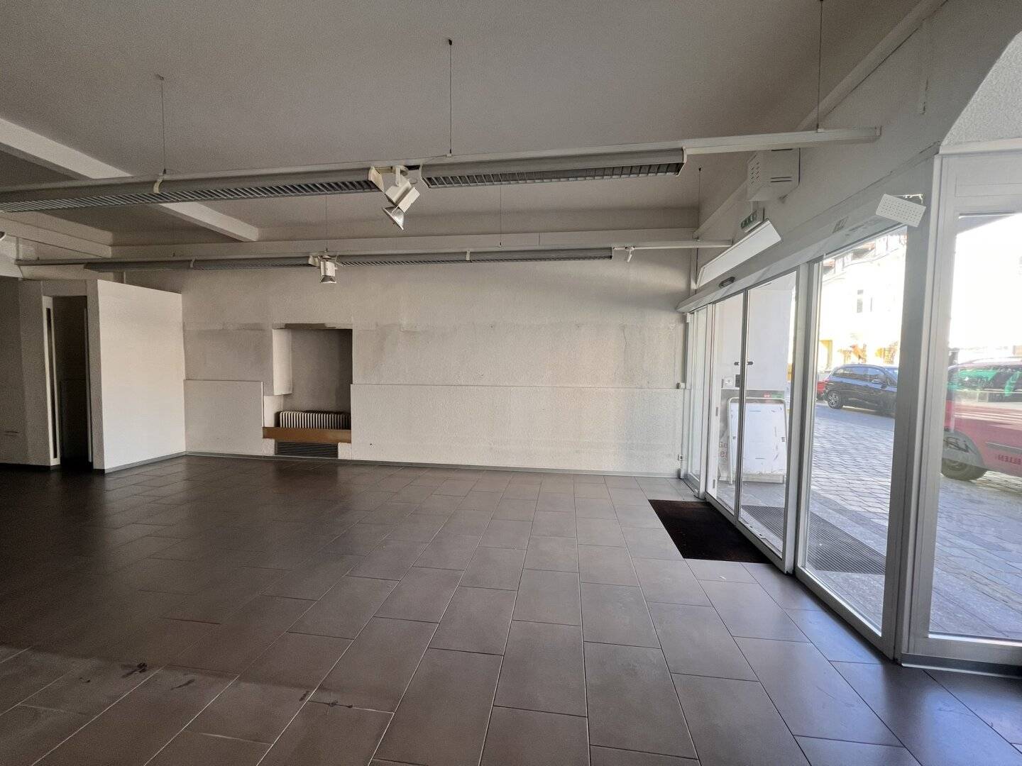 222 m² Erdgeschäftslokal am Hauptplatz Judenburg – helle Räume