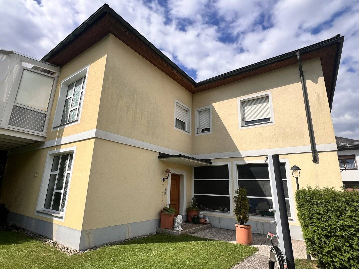 Einzigartige Gewerbeliegenschaft mit Wohnhaus, Pool und Mieteinnahmen in Zeltweg