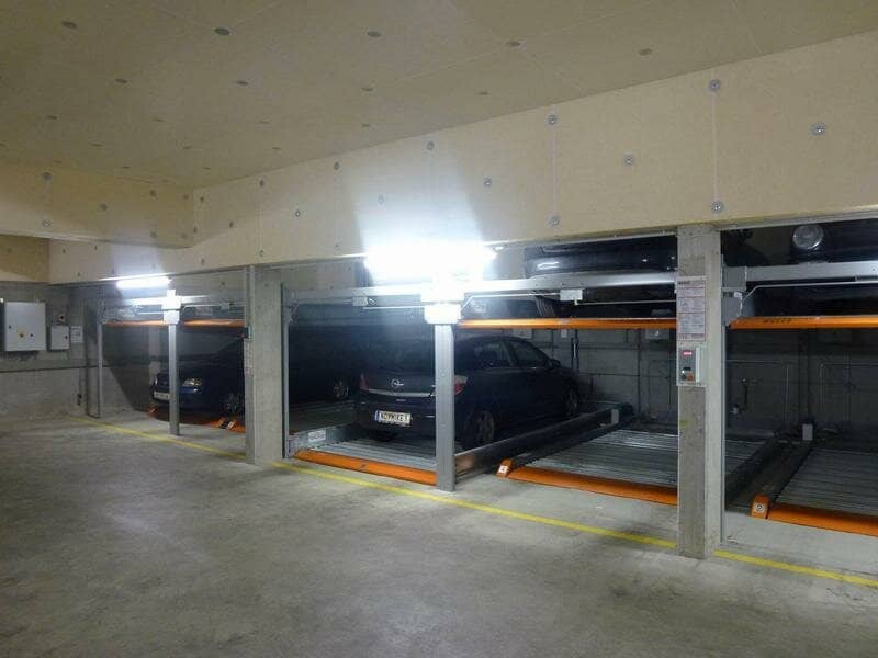 Garage space in the center of Kaisermühlen,