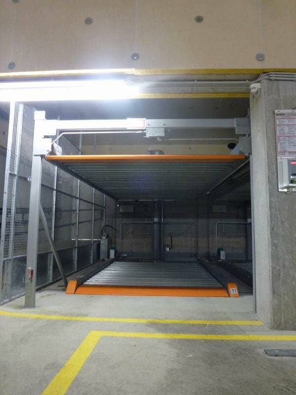 Garage space in the center of Kaisermühlen,