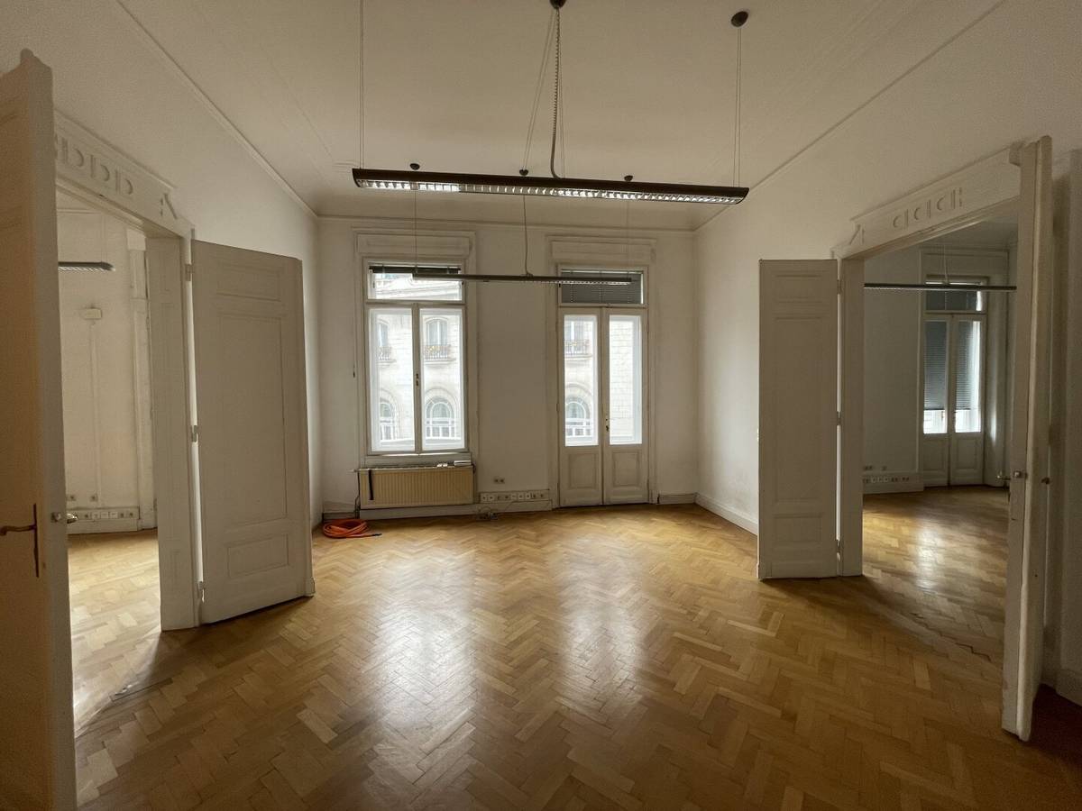 Top-Büro am Schwarzenbergplatz, 468 m², 2 Balkone, 1885 Baujahr