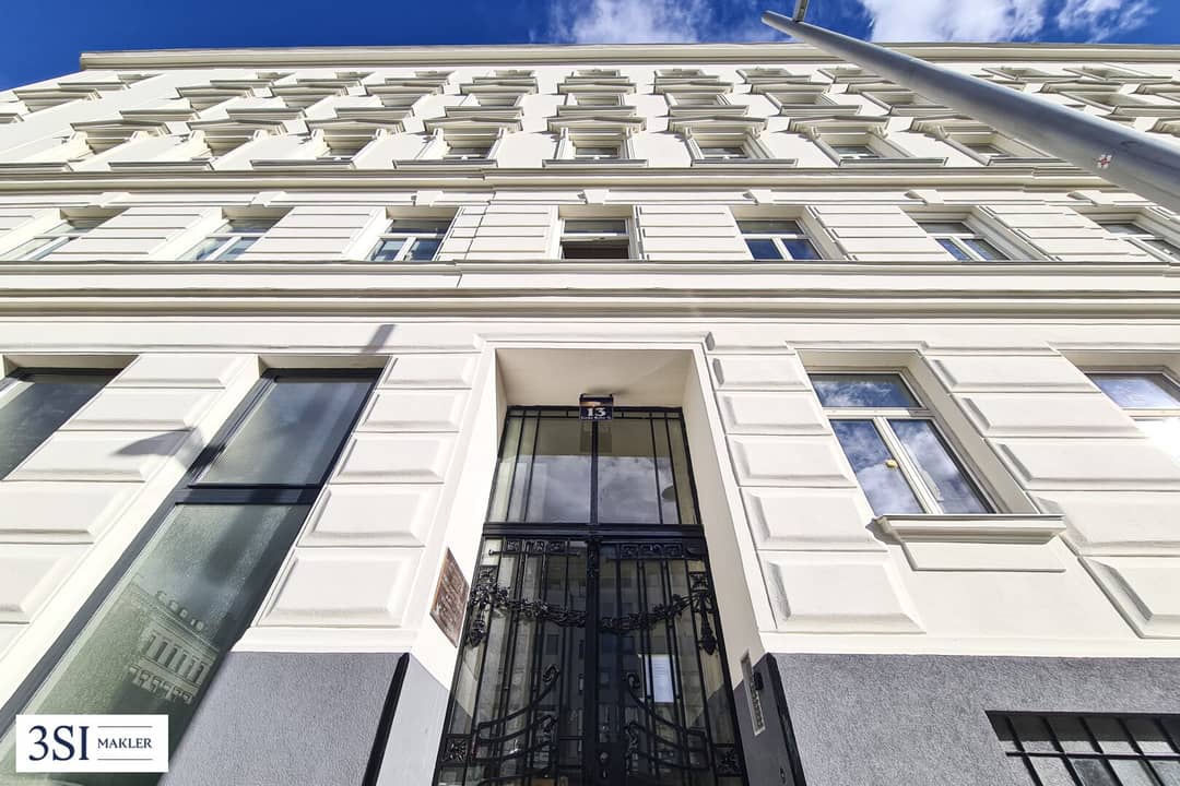 Wohnung Botschaftsviertel Balkon Sanierungsbedarf
