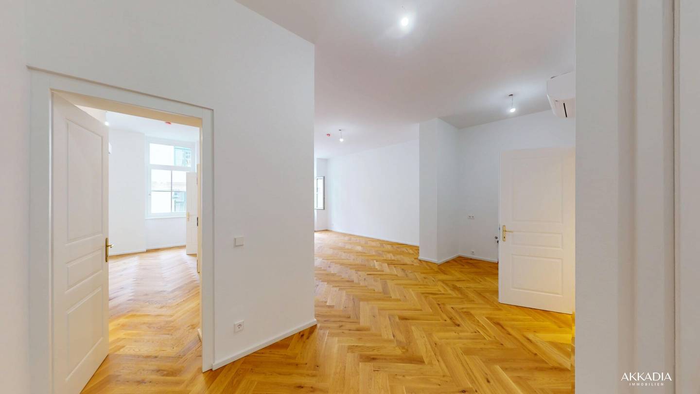 Altbau-Juwel mit Stuck, Eichenboden &amp; Designbad